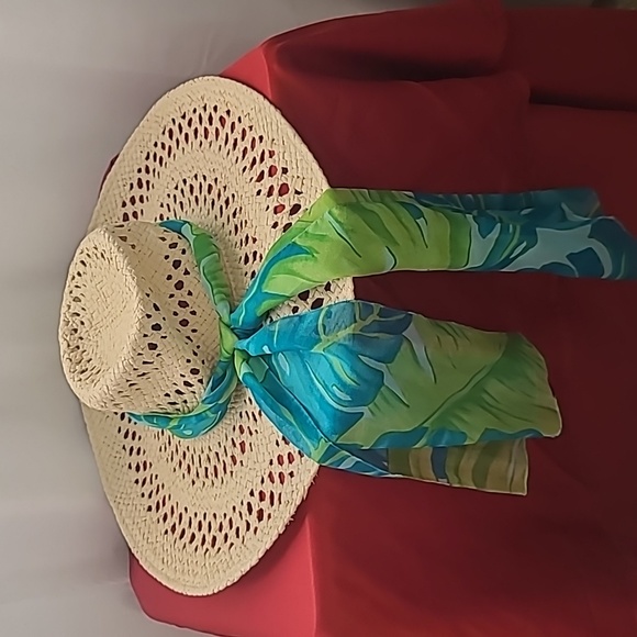 Cream Crochet Hat with 2 Interchangeable Ties - Picture 3 of 5